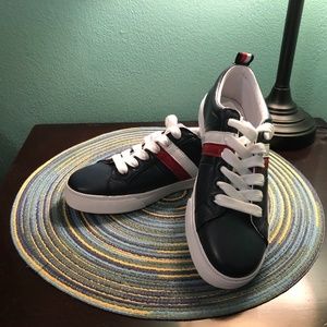New Tommy Hilfiger Lireai Sneakers Women US size 6
